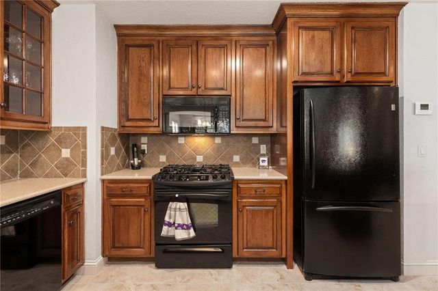 10816 W 140th Street, Overland Park, KS 66221