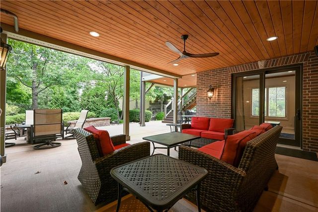 10816 W 140th Street, Overland Park, KS 66221