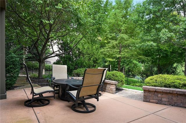 10816 W 140th Street, Overland Park, KS 66221