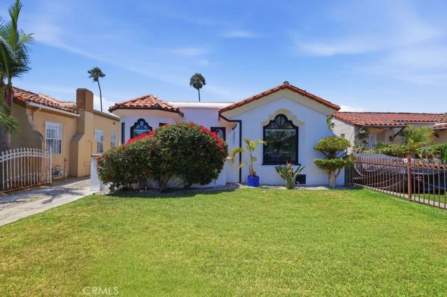 3031 9th Avenue, Los Angeles, CA 90018