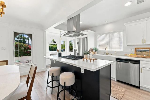 3031 9th Avenue, Los Angeles, CA 90018