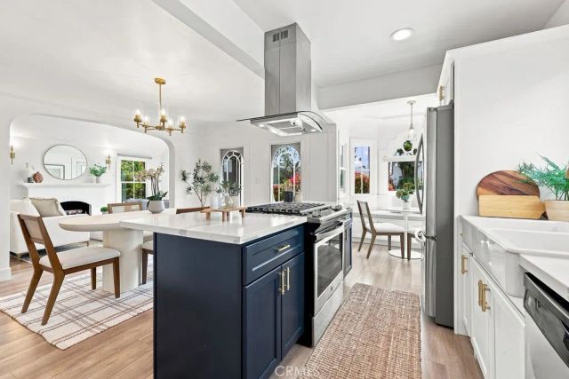 3031 9th Avenue, Los Angeles, CA 90018