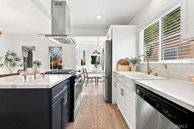 3031 9th Avenue, Los Angeles, CA 90018