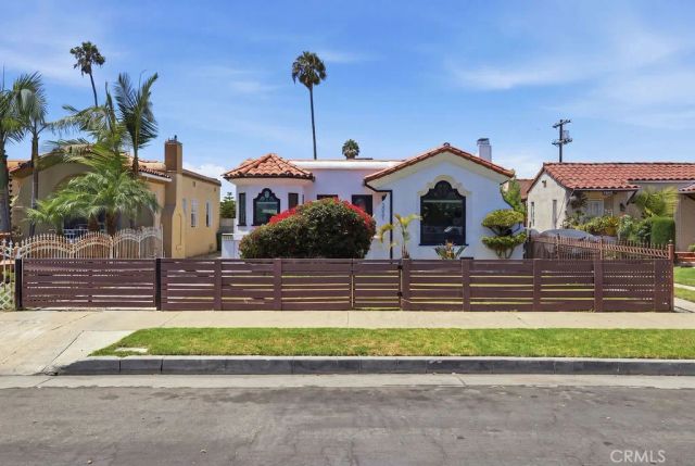 3031 9th Avenue, Los Angeles, CA 90018