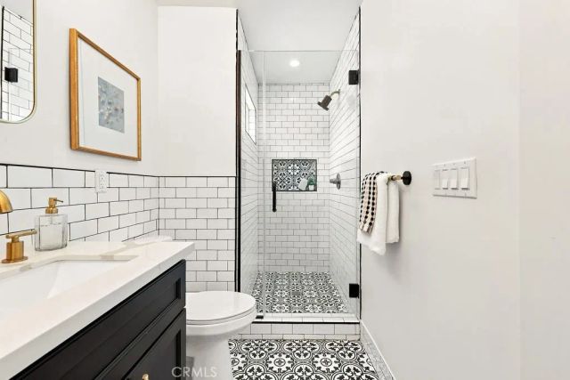 3031 9th Avenue, Los Angeles, CA 90018