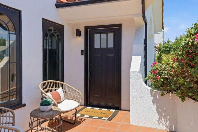 3031 9th Avenue, Los Angeles, CA 90018