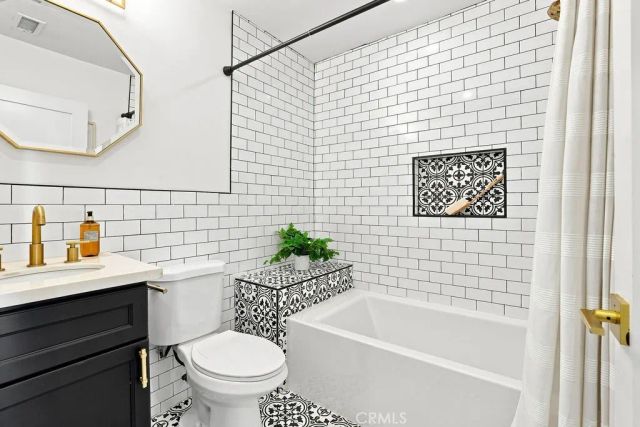 3031 9th Avenue, Los Angeles, CA 90018