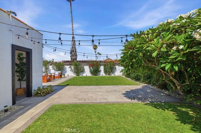 3031 9th Avenue, Los Angeles, CA 90018