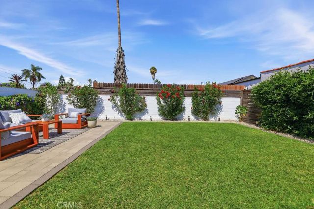 3031 9th Avenue, Los Angeles, CA 90018
