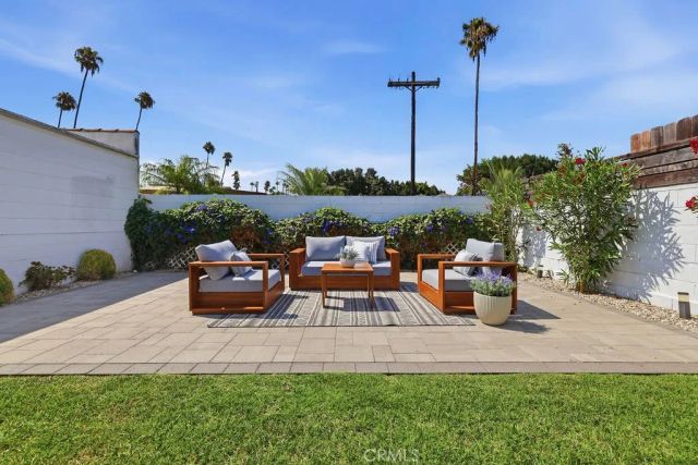 3031 9th Avenue, Los Angeles, CA 90018