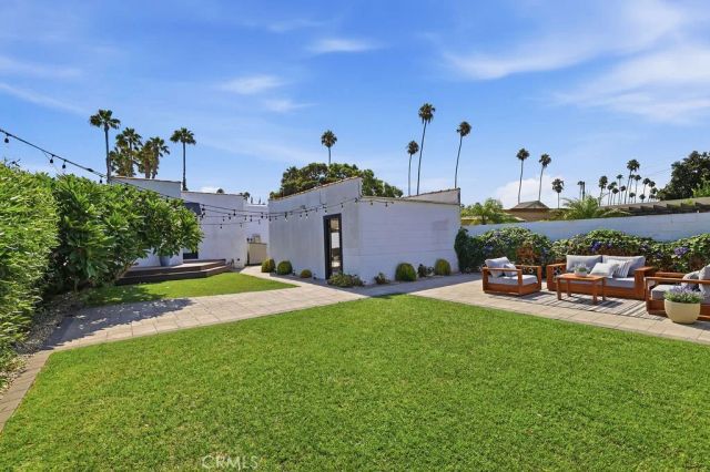 3031 9th Avenue, Los Angeles, CA 90018