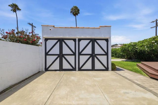3031 9th Avenue, Los Angeles, CA 90018