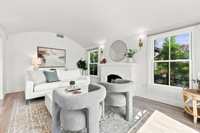 3031 9th Avenue, Los Angeles, CA 90018