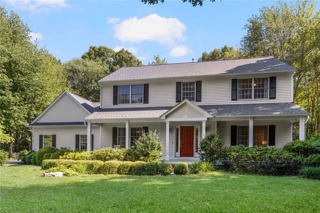 11 Prides Crossing Lane, North Kingstown, RI 02874