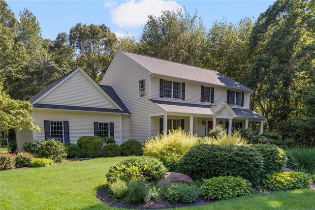 11 Prides Crossing Lane, North Kingstown, RI 02874
