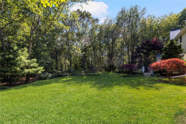 11 Prides Crossing Lane, North Kingstown, RI 02874