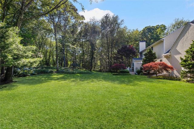 11 Prides Crossing Lane, North Kingstown, RI 02874