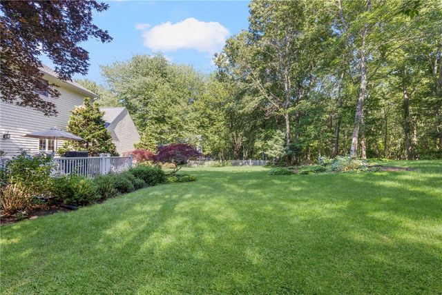 11 Prides Crossing Lane, North Kingstown, RI 02874