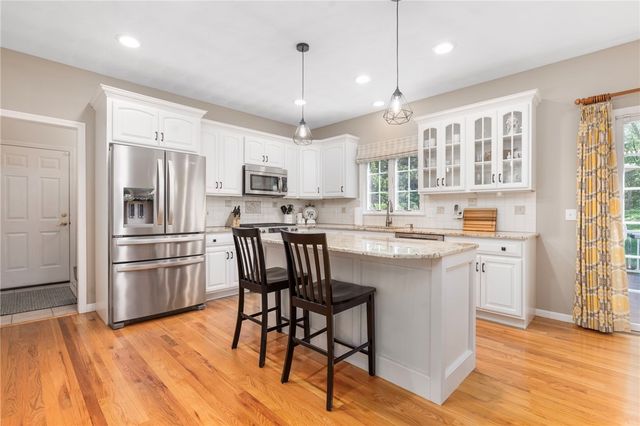 11 Prides Crossing Lane, North Kingstown, RI 02874