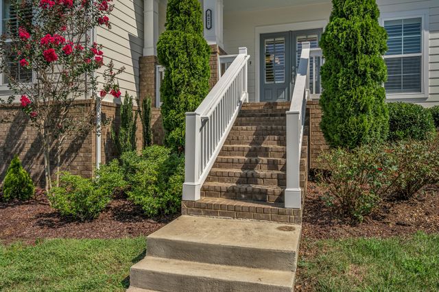 621 Henry Ln, Nashville, TN 37211
