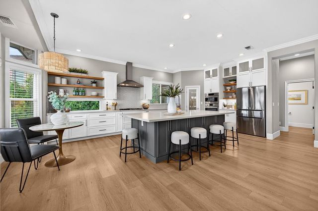 2367 Clubhouse Dr, Rocklin, CA 95765