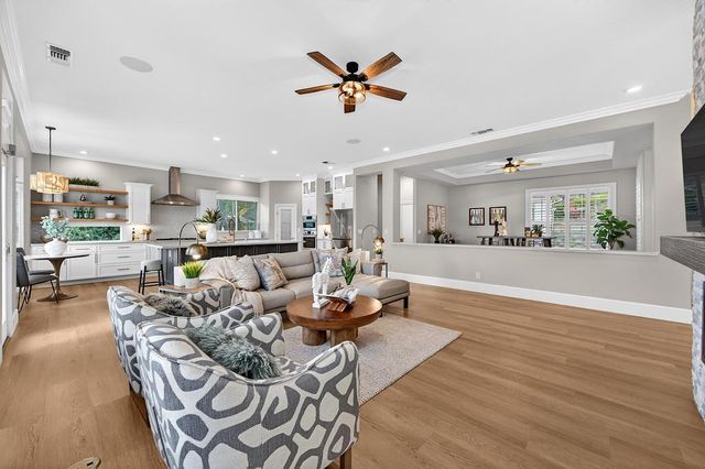 2367 Clubhouse Dr, Rocklin, CA 95765