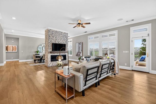 2367 Clubhouse Dr, Rocklin, CA 95765