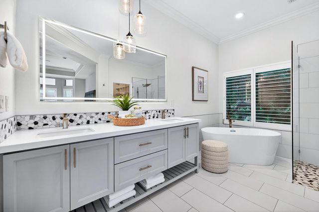 2367 Clubhouse Dr, Rocklin, CA 95765