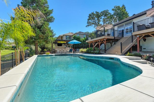 2367 Clubhouse Dr, Rocklin, CA 95765