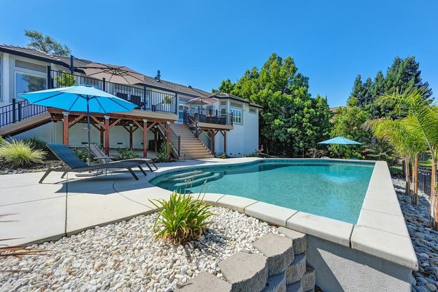 2367 Clubhouse Dr, Rocklin, CA 95765