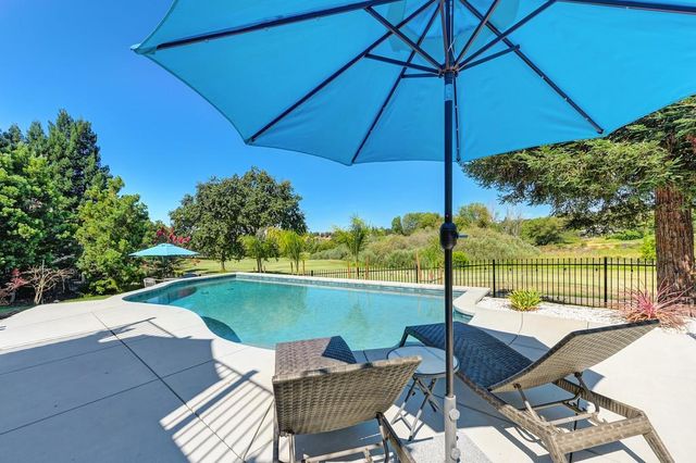 2367 Clubhouse Dr, Rocklin, CA 95765