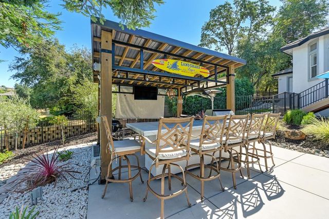 2367 Clubhouse Dr, Rocklin, CA 95765