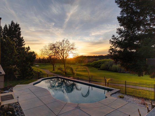 2367 Clubhouse Dr, Rocklin, CA 95765