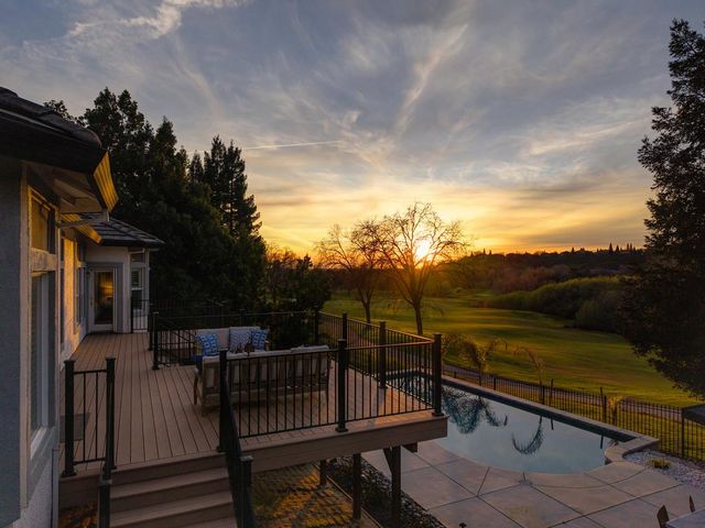 2367 Clubhouse Dr, Rocklin, CA 95765