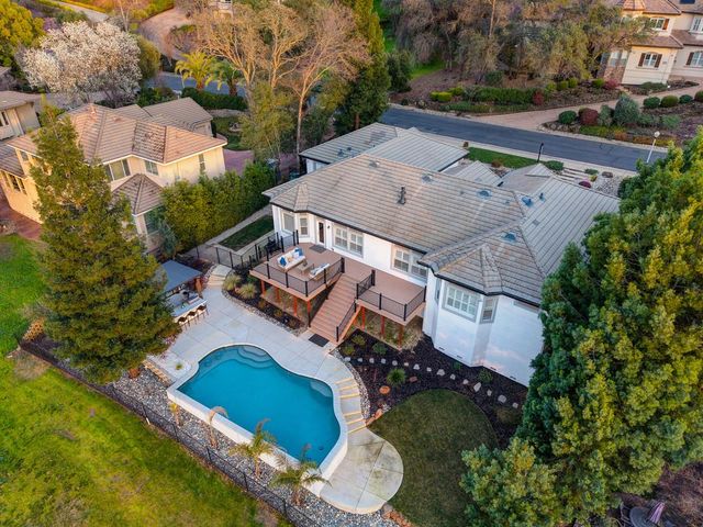 2367 Clubhouse Dr, Rocklin, CA 95765