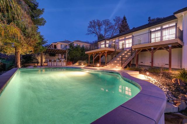 2367 Clubhouse Dr, Rocklin, CA 95765