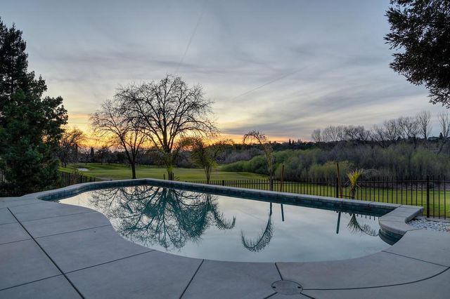 2367 Clubhouse Dr, Rocklin, CA 95765