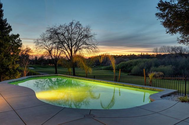 2367 Clubhouse Dr, Rocklin, CA 95765
