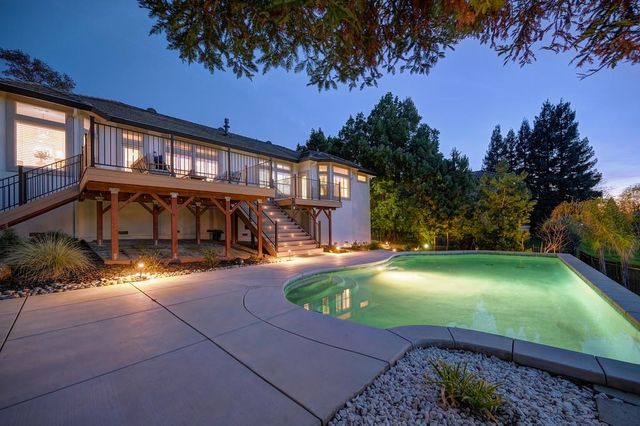 2367 Clubhouse Dr, Rocklin, CA 95765