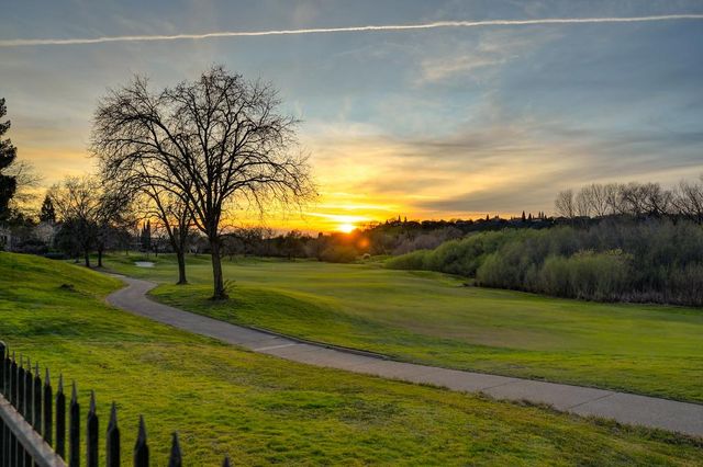 2367 Clubhouse Dr, Rocklin, CA 95765