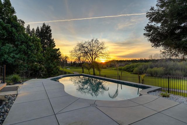 2367 Clubhouse Dr, Rocklin, CA 95765