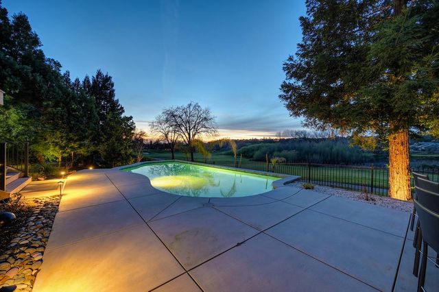2367 Clubhouse Dr, Rocklin, CA 95765