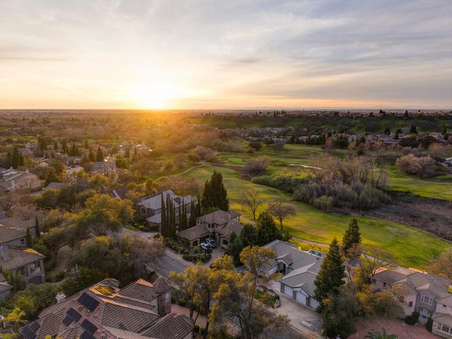 2367 Clubhouse Dr, Rocklin, CA 95765