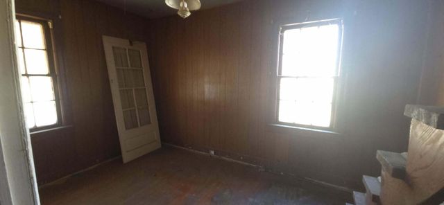 2613 W Walnut Street, Springfield, MO 65806