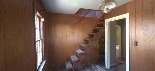 2613 W Walnut Street, Springfield, MO 65806