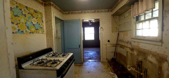 2613 W Walnut Street, Springfield, MO 65806