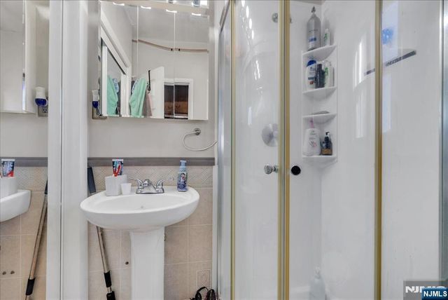 29 Bushwick Lane, West Milford, NJ 07480