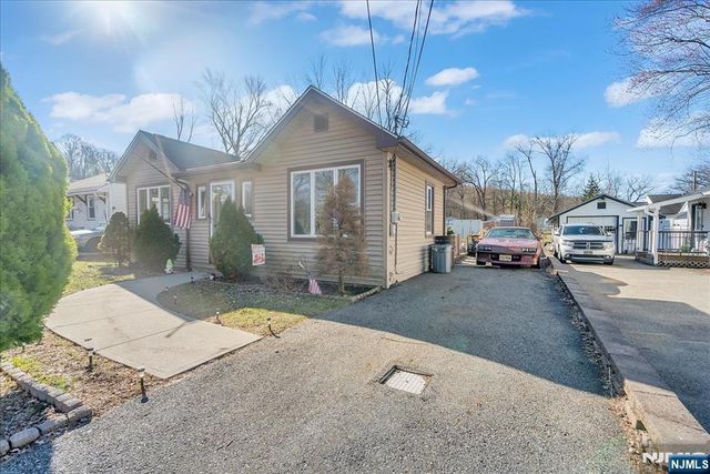 29 Bushwick Lane, West Milford, NJ 07480