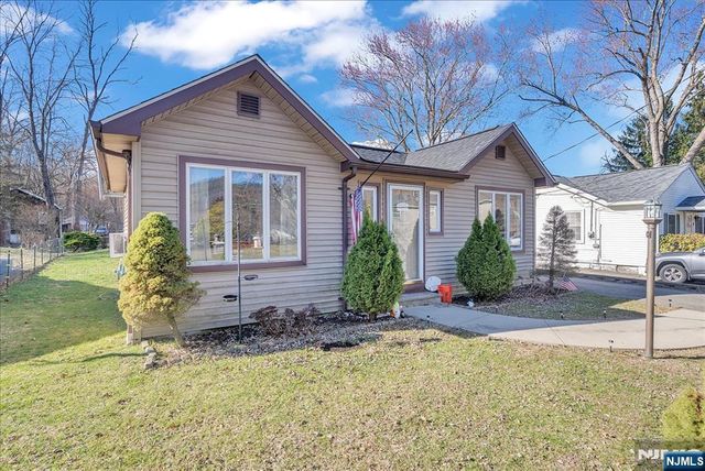 29 Bushwick Lane, West Milford, NJ 07480