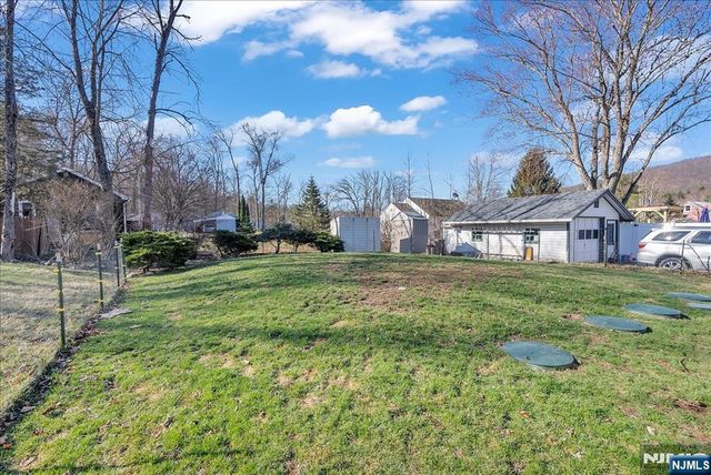 29 Bushwick Lane, West Milford, NJ 07480